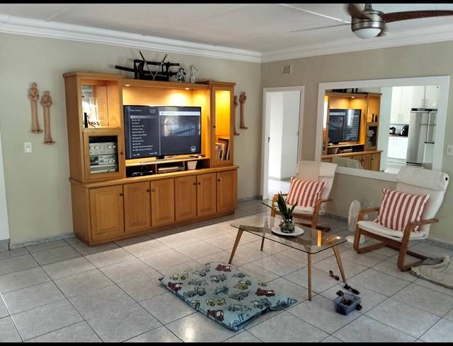 6 BEDROOM HOUSE FOR SALE IN UVONGO